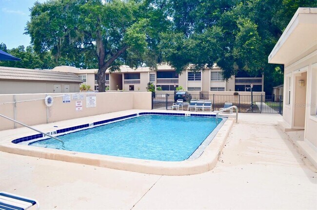 Building Photo - 3360 S Osprey Ave
