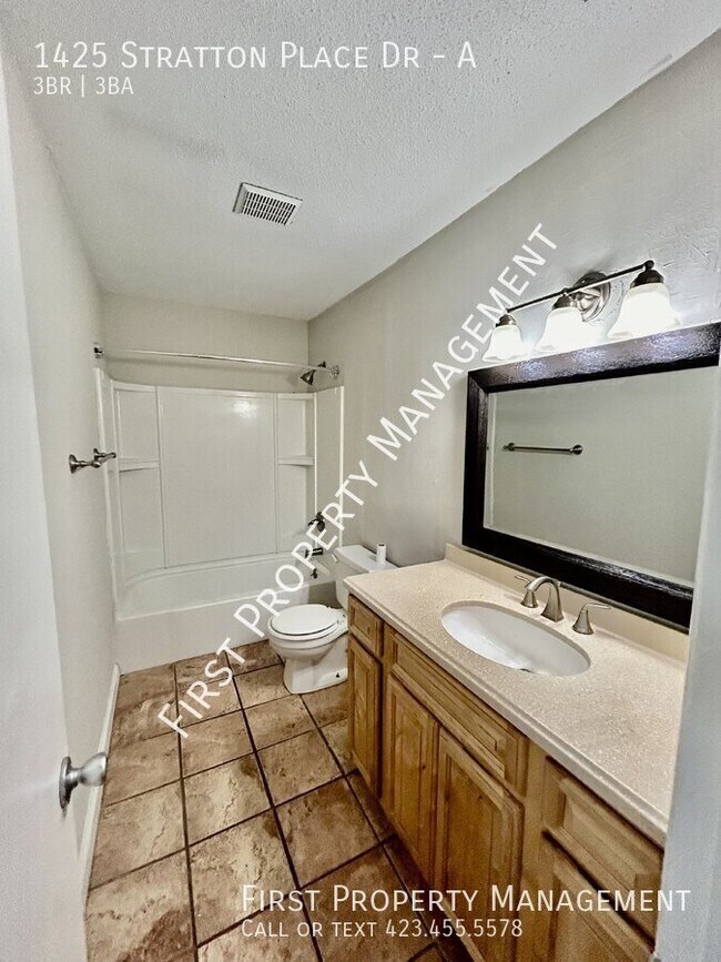 Building Photo - 1425 Stratton Pl Dr