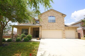 Building Photo - Spacious Home in Cibolo with 3 Car Garage! Realor Commission: $750