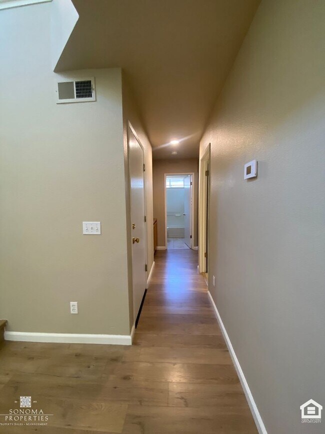Building Photo - Light-Filled 3BD/2BA Home in Desirable Fry...