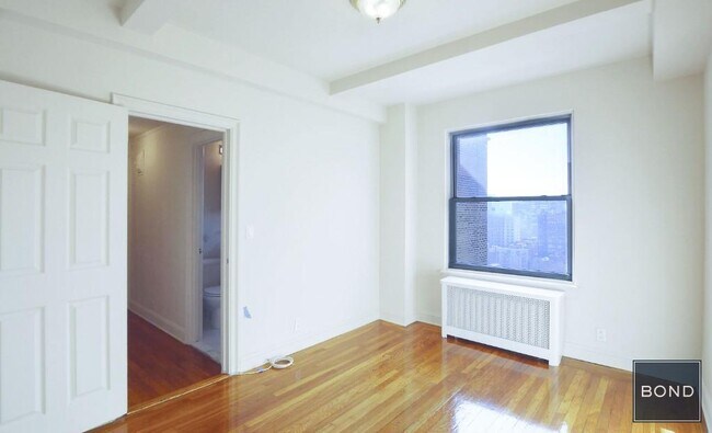 Building Photo - 301 E 38th St