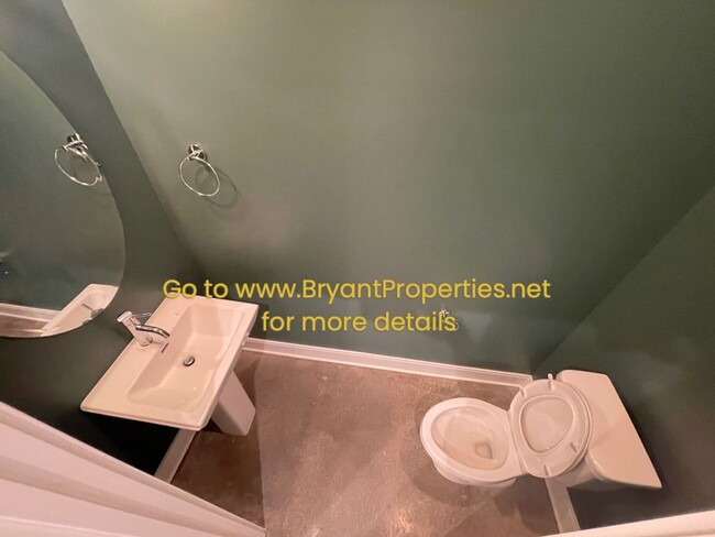 Building Photo - Madison - New 2 Bedroom 2.5 Baths Condo