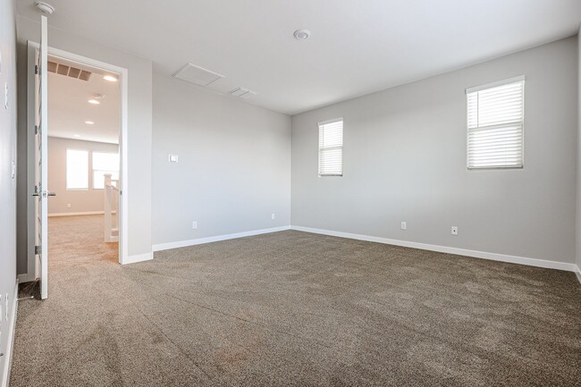 Building Photo - Available August 7th! Gated Community 4 Bedroom 3 Bathroom Home!