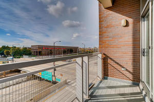 Building Photo - 933 W Van Buren St