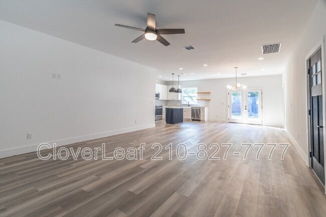 Building Photo - 1934 Lamar St