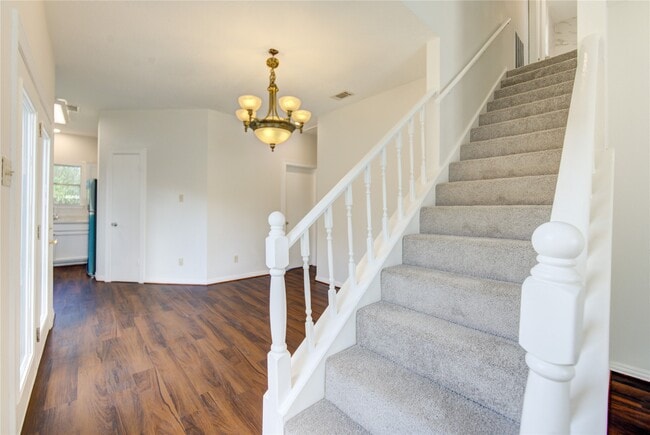 Building Photo - 308 N Ranch House Rd