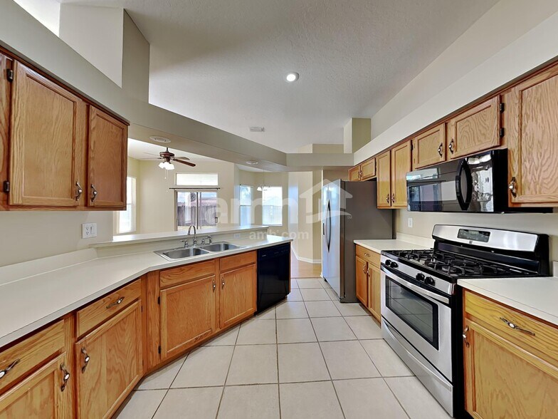 Building Photo - 2462 St Johns Ln