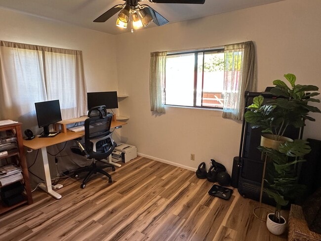 Building Photo - TCT - Higa