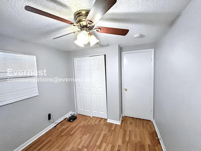 Building Photo - 13000 120th St N