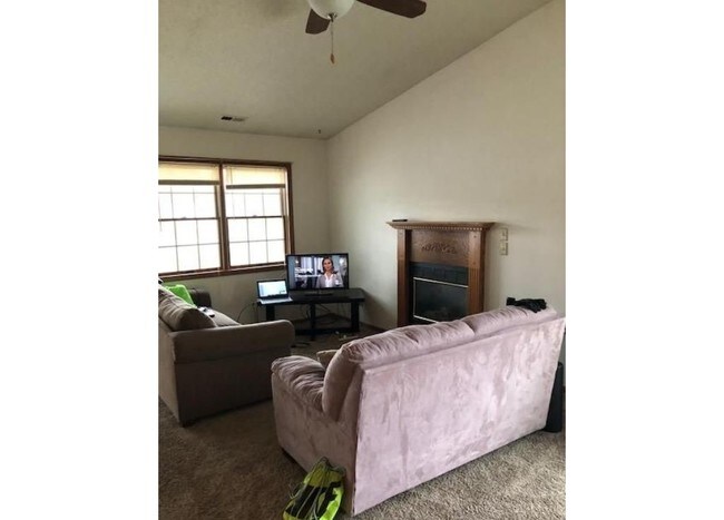 Building Photo - 634 Sycamore Dr