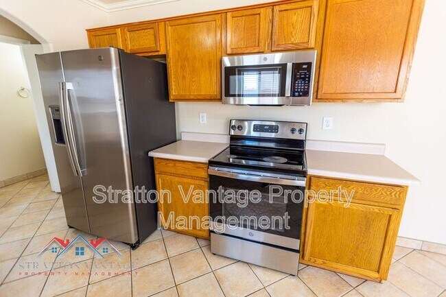 Building Photo - 12721 W Almeria Rd