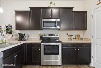 Building Photo - 104 Jaydn Dr E