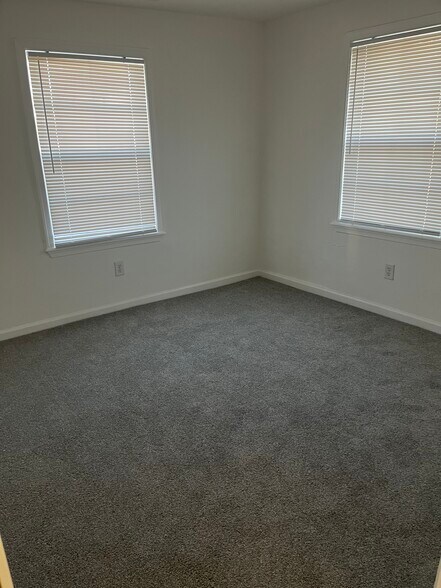 Building Photo - 1604 Freeney Ave