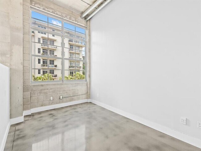Building Photo - 434 NW 1st Ave