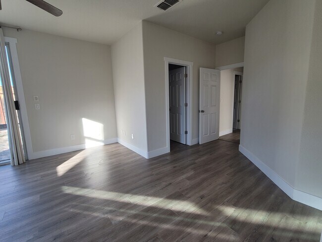 Building Photo - 8033 Horncastle Ave