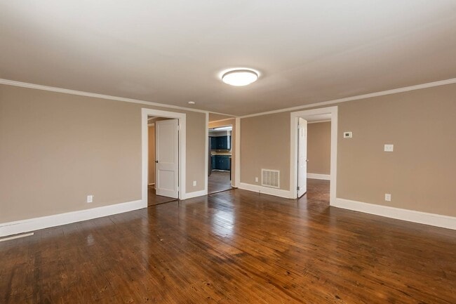 Building Photo - Three Bedroom Single Family Home!
