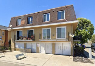 Building Photo - 2 Bedroom 1.5 Bath Split-Level Condo in Ri...