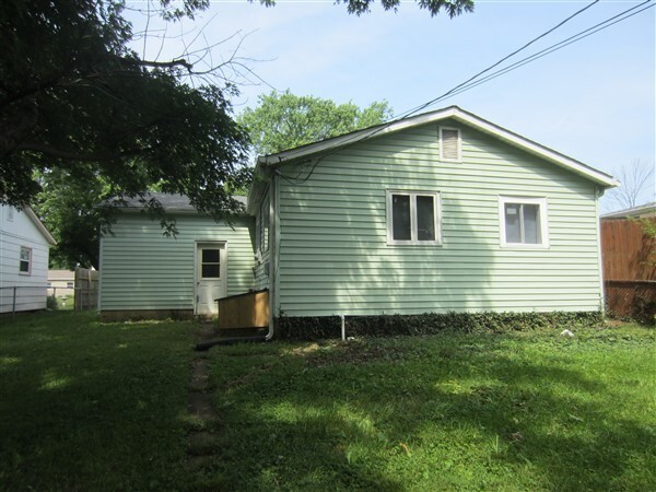 Building Photo - Well-Maintained 3-Bedroom Beauty!
