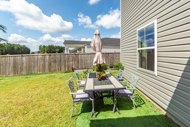 Building Photo - 239 Pine Crest View Dr