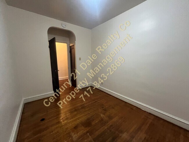 Building Photo - 423-425-425 N Franklin St
