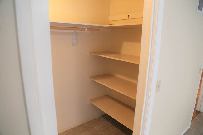 Building Photo - Seriously Spacious 5 bed 2 bath 36x20 Shop Garden Shed