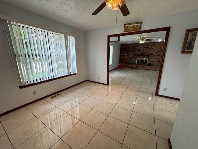 Building Photo - 1417 Matthew Dr