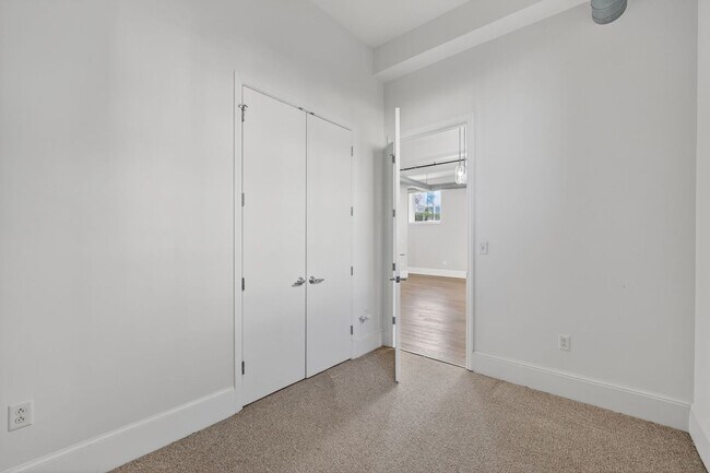 Building Photo - Available Now! 2 Bed // 2 Bath in Bloomingdale / Ledroit Park with Parking!