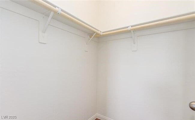 Building Photo - 12556 Skylight View St