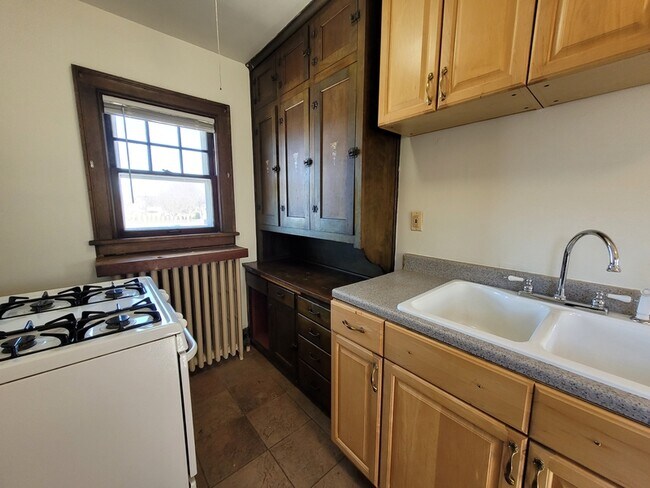 Building Photo - 426 S Quincy St