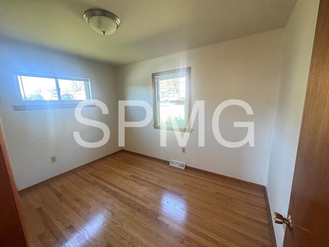 Building Photo - 3726 Rolling Hill Ave NW