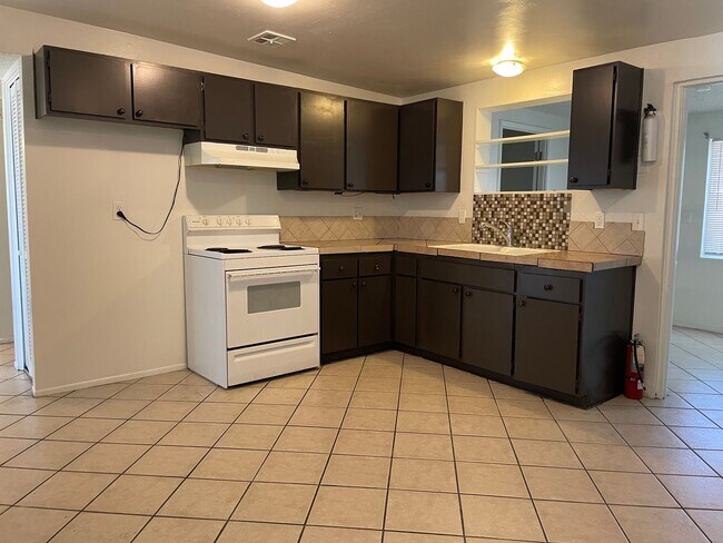 Building Photo - 106 W Calle Evelina