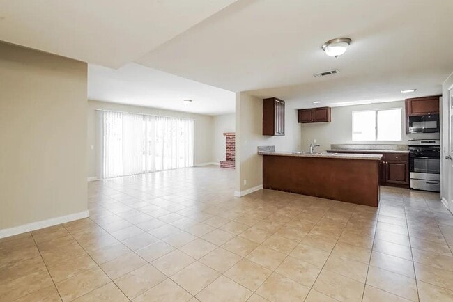 Building Photo - 625 Bismark Ave