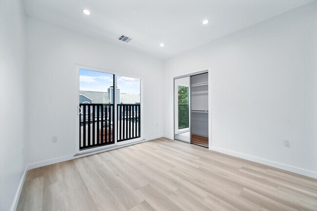 Building Photo - 1840 Stoner Ave