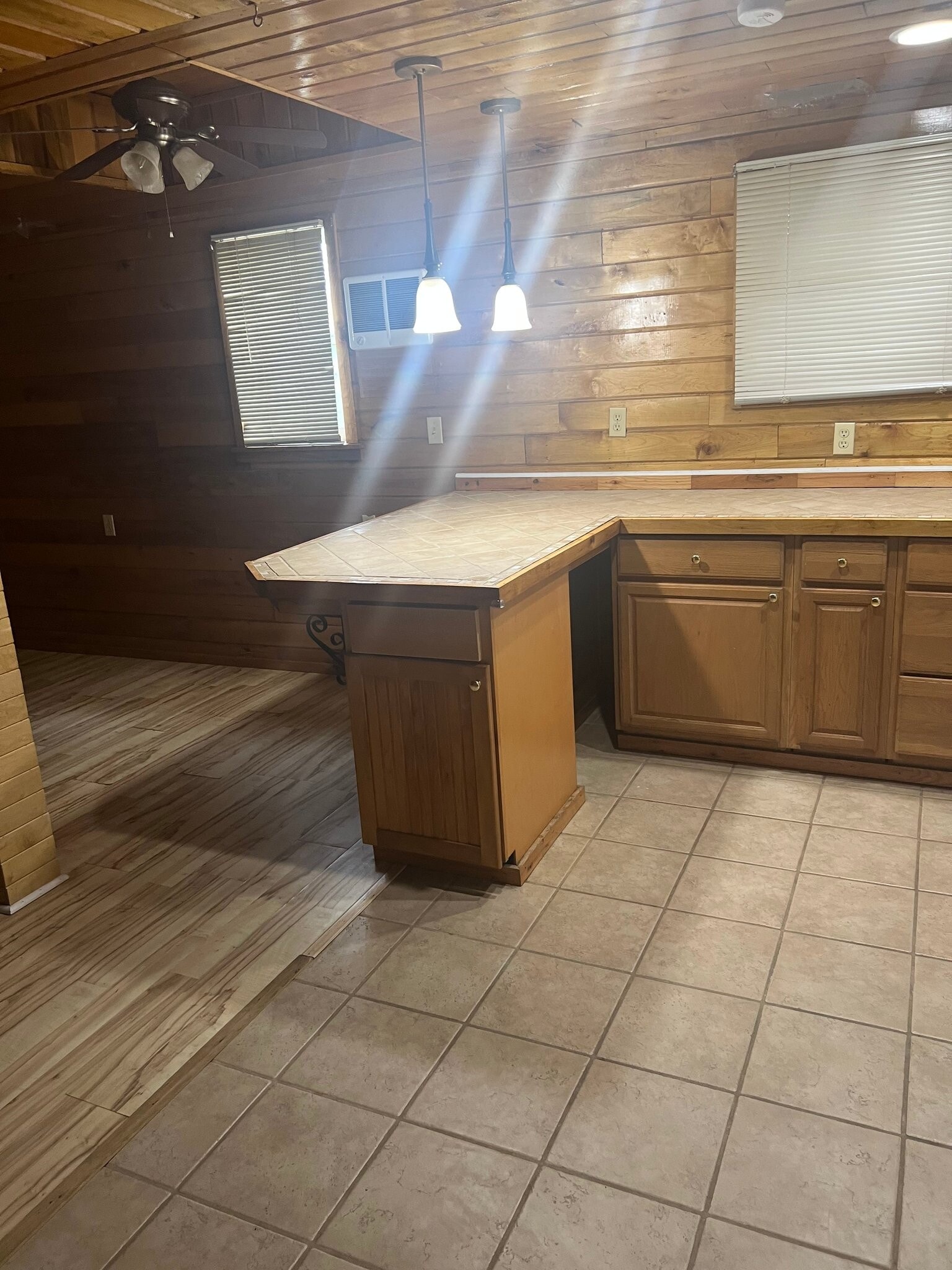 Building Photo - 1574 Armstrong Rd