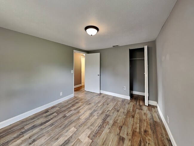 Building Photo - 7345 Linda Dr