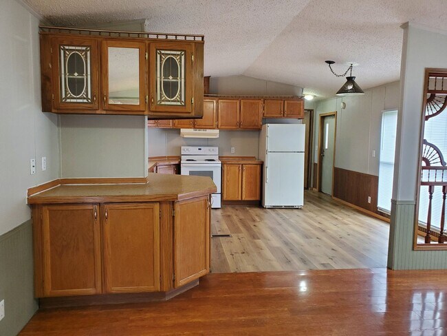 Building Photo - 200 cedar cove lane