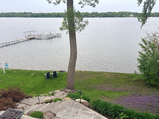 Building Photo - Lake Home For Rent