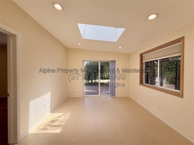 Building Photo - 4670 SW 160th Ave