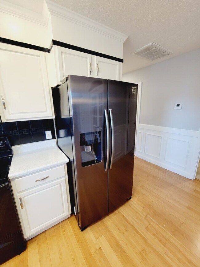 Building Photo - Bent Tree Subdivision - 4 BR - 2 Living Areas - 3 Car