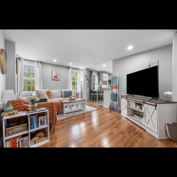 Building Photo - 15 Hackmatack St