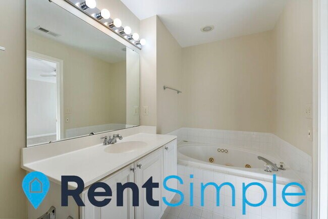 Building Photo - 3631 Madison Ln