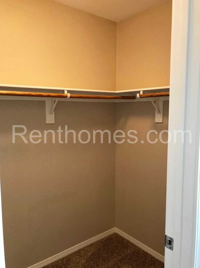 Building Photo - 5539 Alexandrine Ct