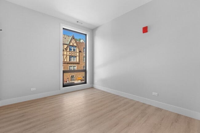 Building Photo - 3953 W Dakin St