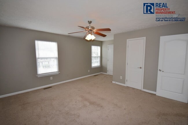 Building Photo - Beautiful 2BR/2.5 BA M'boro end unit townhome!
