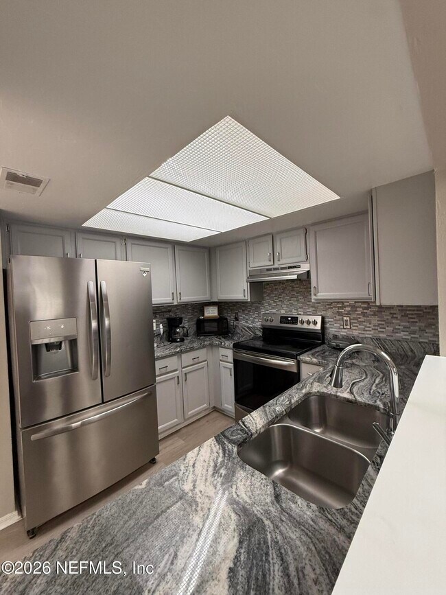 Building Photo - 2360 Bitternut Way