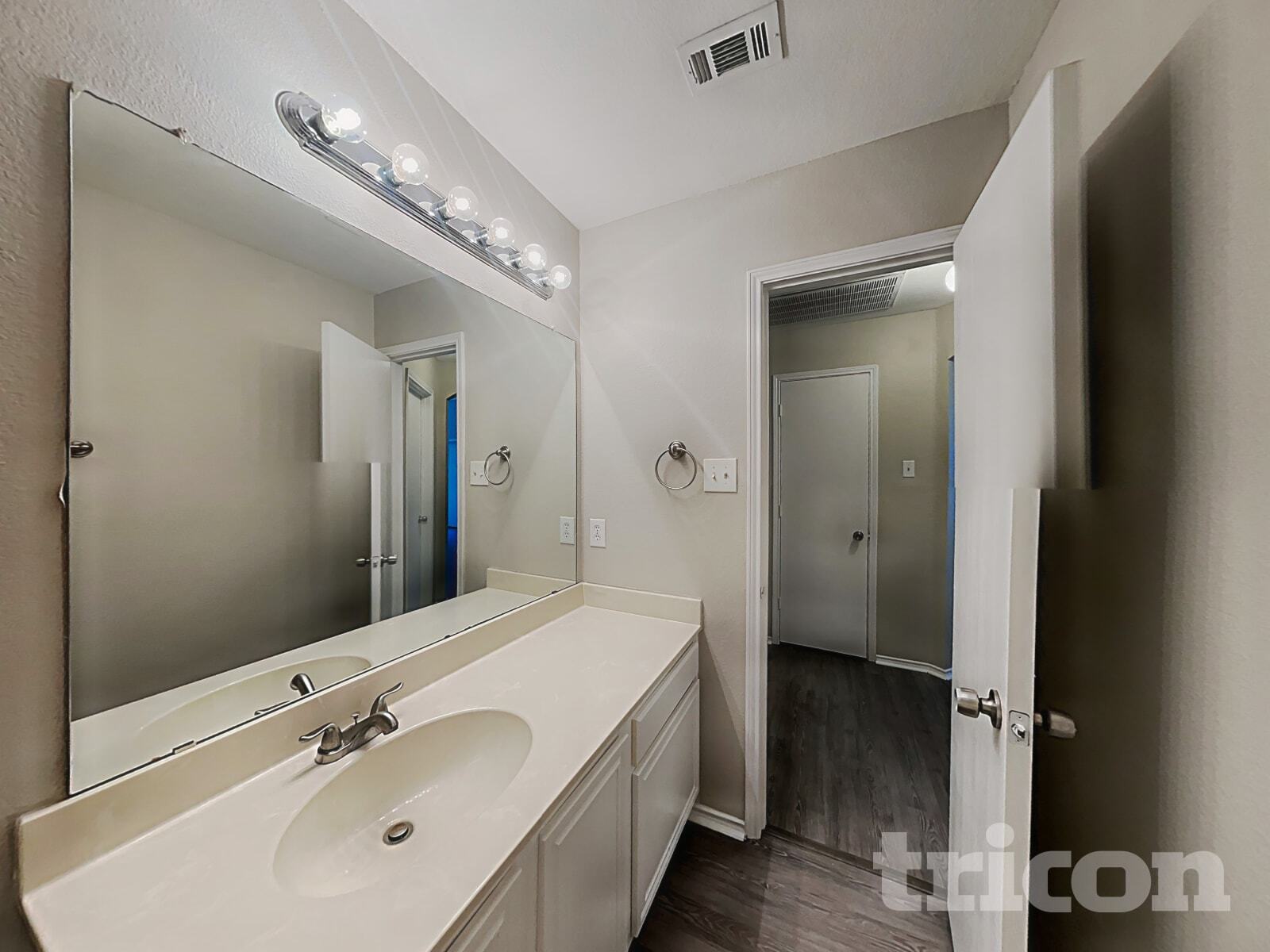 Building Photo - 1563 Nottingham Dr