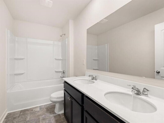 Building Photo - 167 Fernbrook Trl