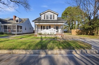 Building Photo - 2729 Somme Ave