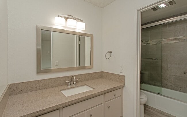 Building Photo - Condo on Beautiful Carlsbad Lagoon!!