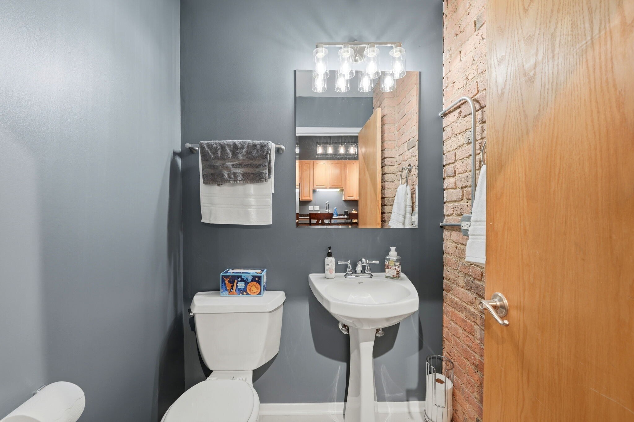 Building Photo - 1500 W Monroe St